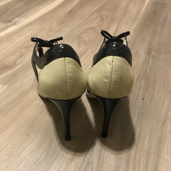 Enzo Angiolini Ladies Cream And Black Patent Leather Shoes Size 7 - Picture 3 of 8